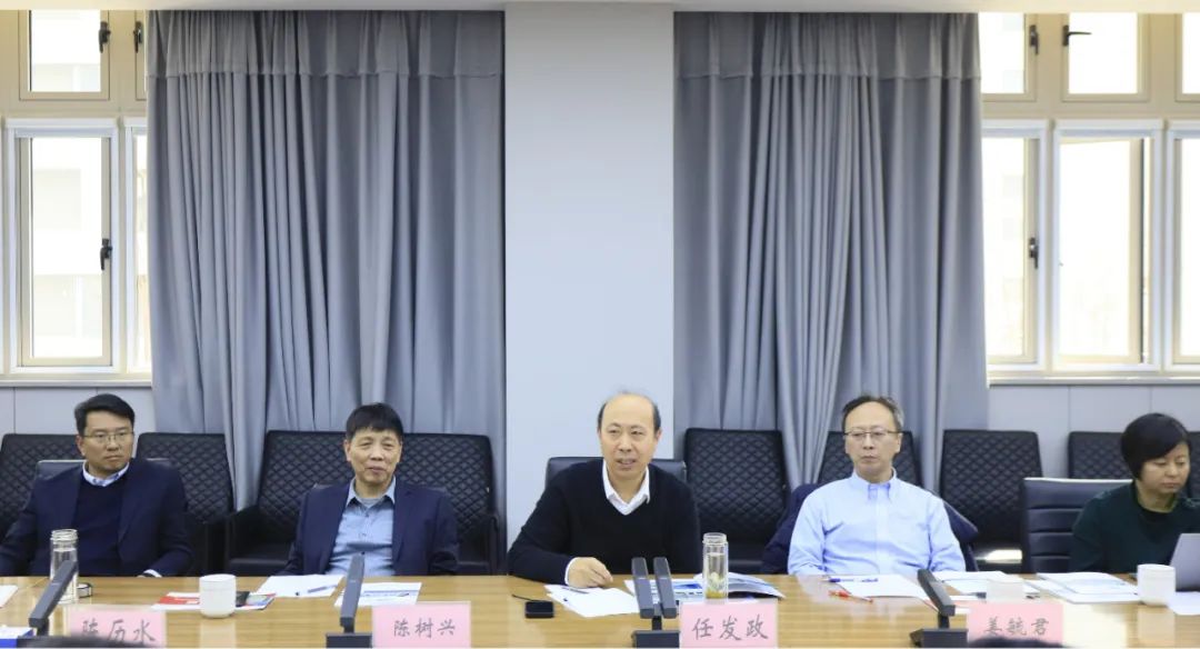 花花牛乳業(yè)集團黨委書記、董事長唐洪峰一行赴中原食品實驗室同中國工程院院士、中原食品實驗室主任任發(fā)政座談交流