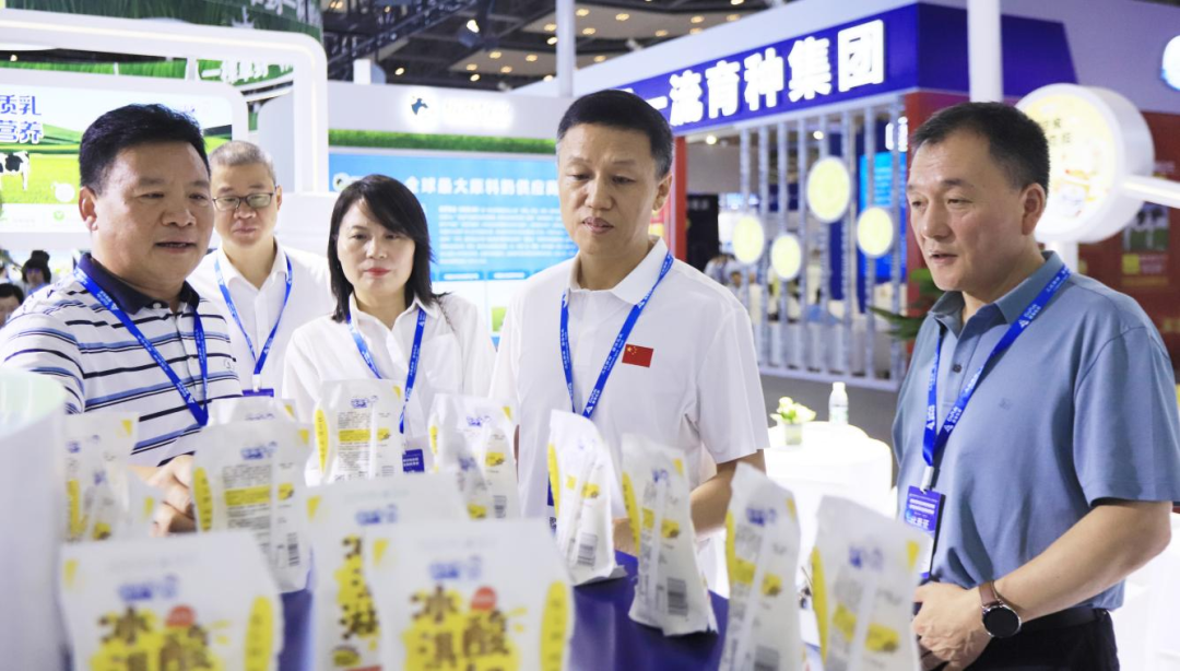 啟航新征程 點亮新賽道丨花花牛乳業(yè)集團參加第十四屆中國奶業(yè)大會暨D20峰會，榮獲“中國乳制品生產企業(yè)現(xiàn)代化等級5A級”評定殊榮