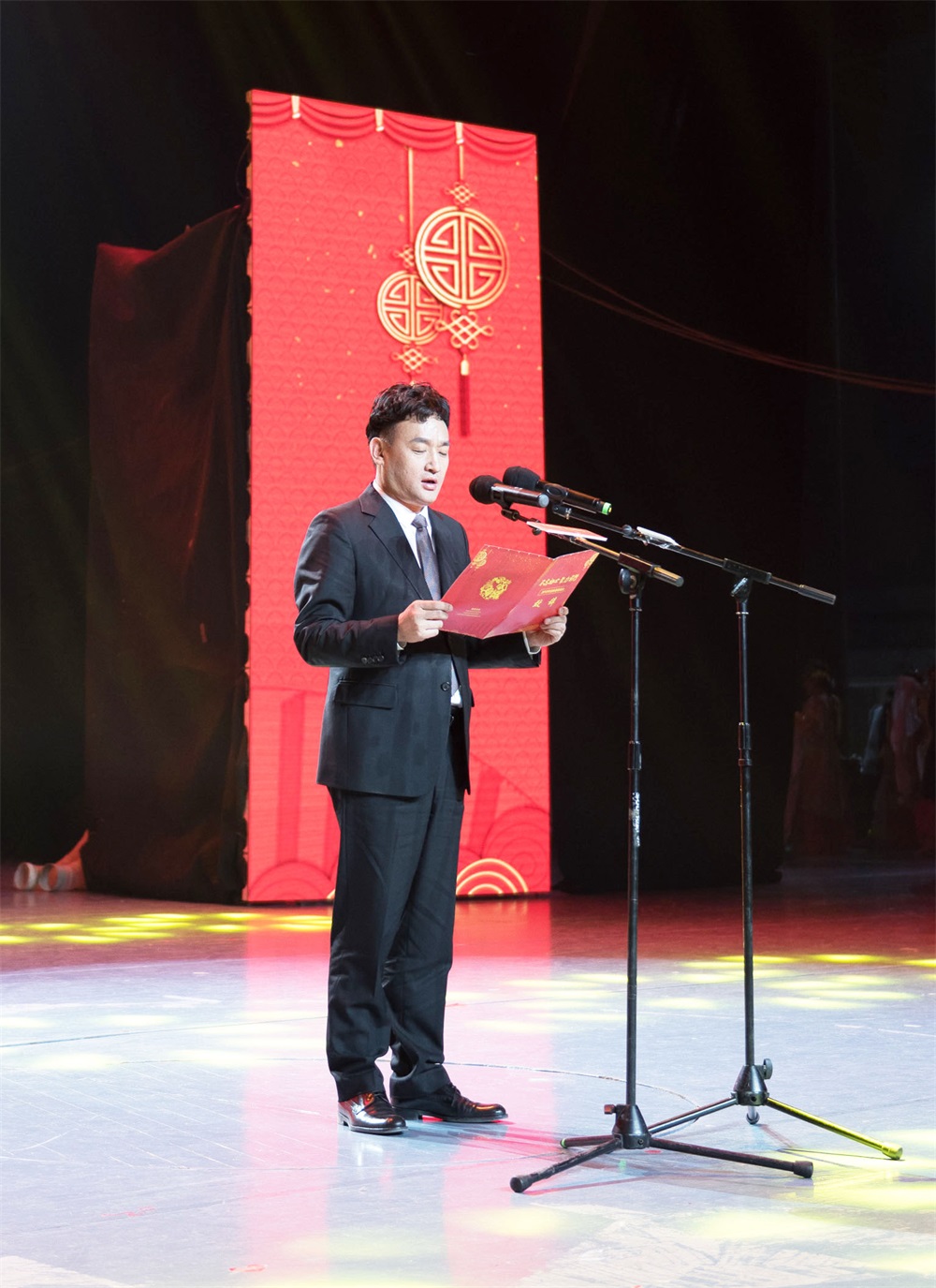 “不忘初心、聚力前行” 花花牛集團(tuán)2018迎新春聯(lián)歡會(huì)隆重舉行