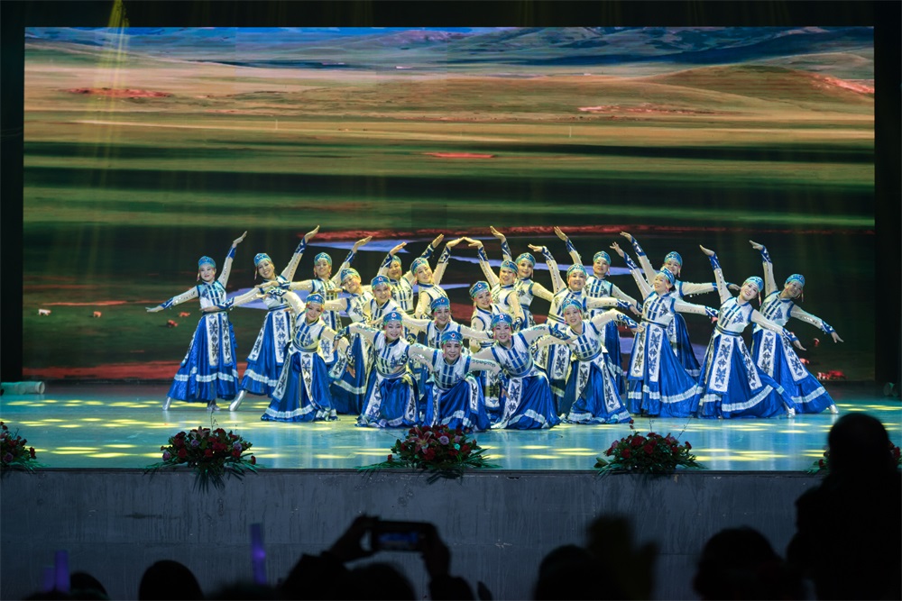 “不忘初心、聚力前行” 花花牛集團(tuán)2018迎新春聯(lián)歡會(huì)隆重舉行