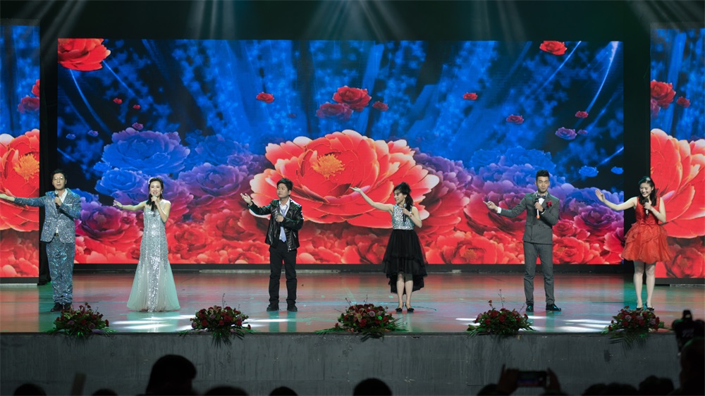 “不忘初心、聚力前行” 花花牛集團(tuán)2018迎新春聯(lián)歡會(huì)隆重舉行