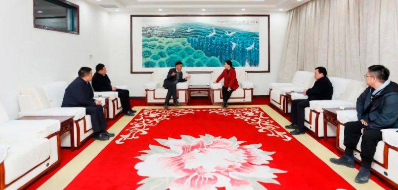 發(fā)揮產(chǎn)業(yè)優(yōu)勢(shì) 助力鄉(xiāng)村振興 | 民權(quán)縣委副書(shū)記、縣長(zhǎng)王靜嫻會(huì)見(jiàn)關(guān)曉彥董事長(zhǎng)一行