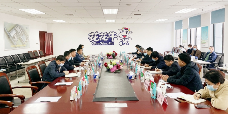河南省委常委、副省長(zhǎng)費(fèi)東斌蒞臨 花花牛乳業(yè)集團(tuán)調(diào)研