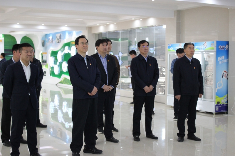 河南省委常委、組織部部長孔昌生 蒞臨河南花花牛集團魯山瑞亞牧業(yè)有限公司調(diào)研