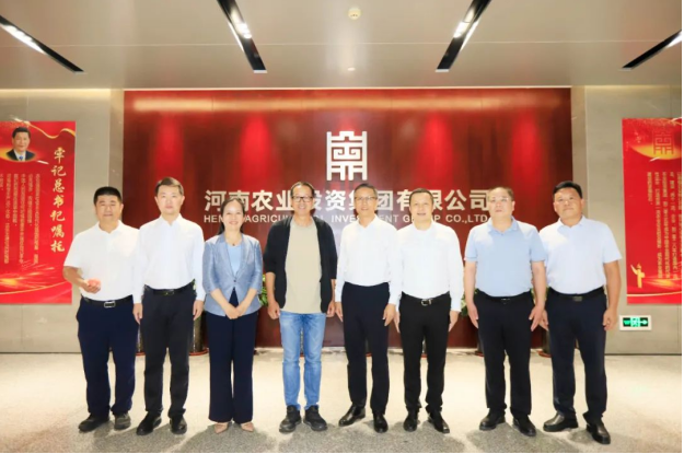 東方甄選俞敏洪先生到訪河南農(nóng)投集團(tuán)，品嘗花花牛產(chǎn)品并給予高度評(píng)價(jià)